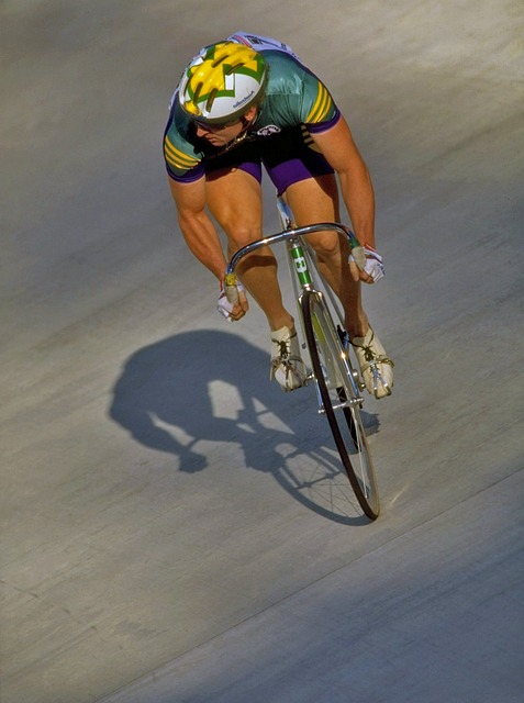 詹姆斯关键三分绝杀